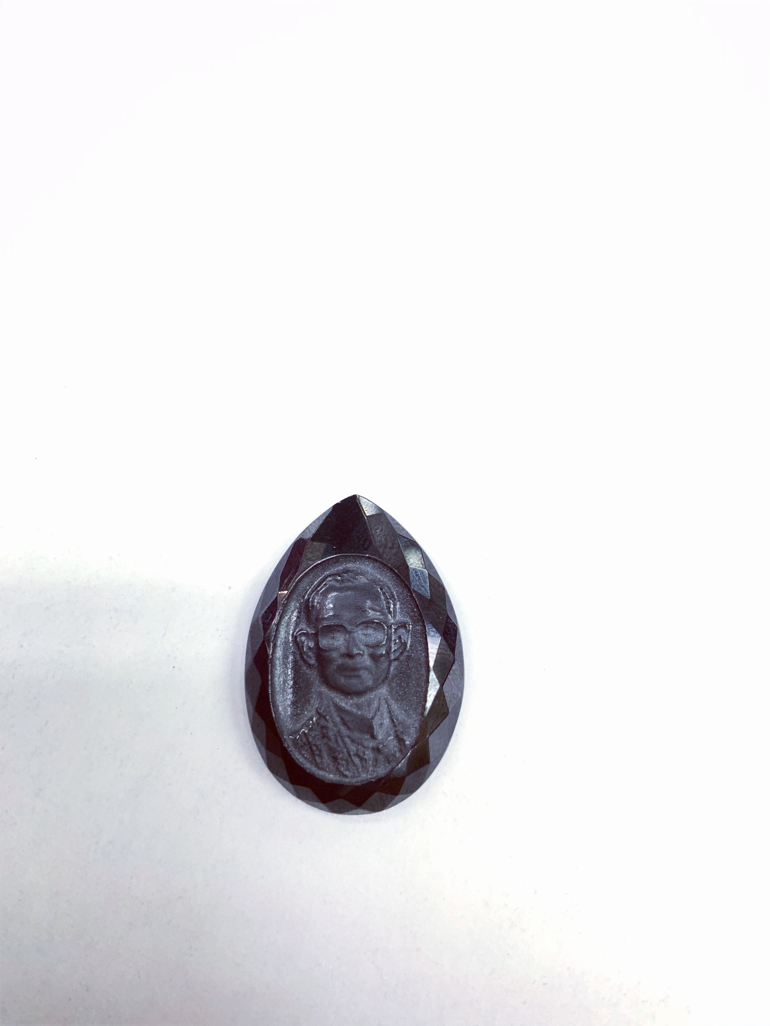 นิลแท้ แกะสลัก ร.9 / Black Onyx (Real 100%) with Carvings of King Rama 9 (Pear Shape)