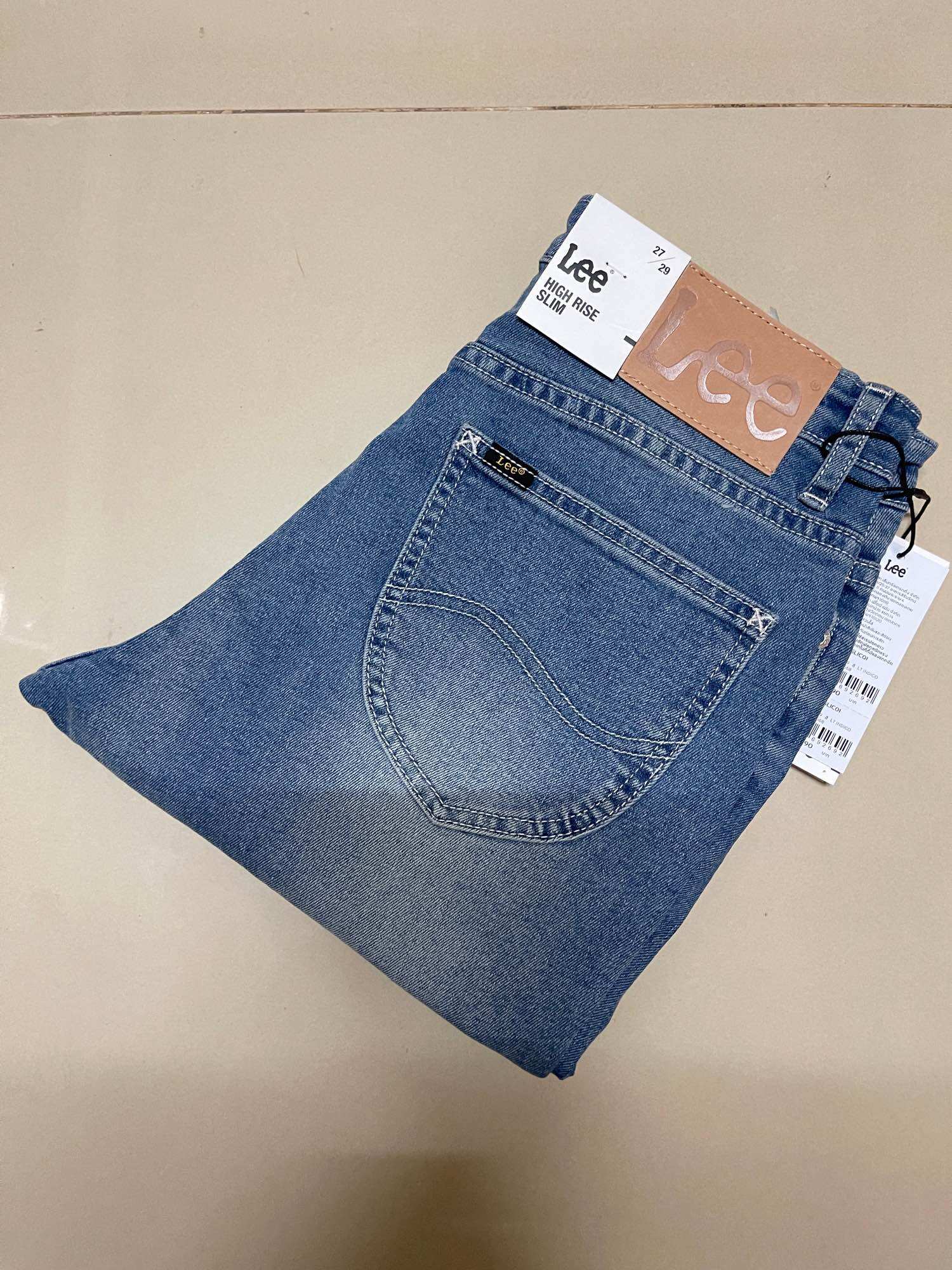 Lee Model Le Lic01, Women's Jeans, Medium Waist, Slim Fit, New Denim Color, Genuine. 💯 % ราคา 927 บาท*ส่งฟรี