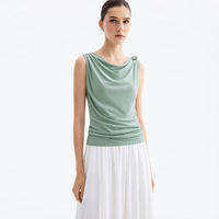 AMII | เสื้อสายเดี่ยวคอพองสไตล์รีสอร์ต