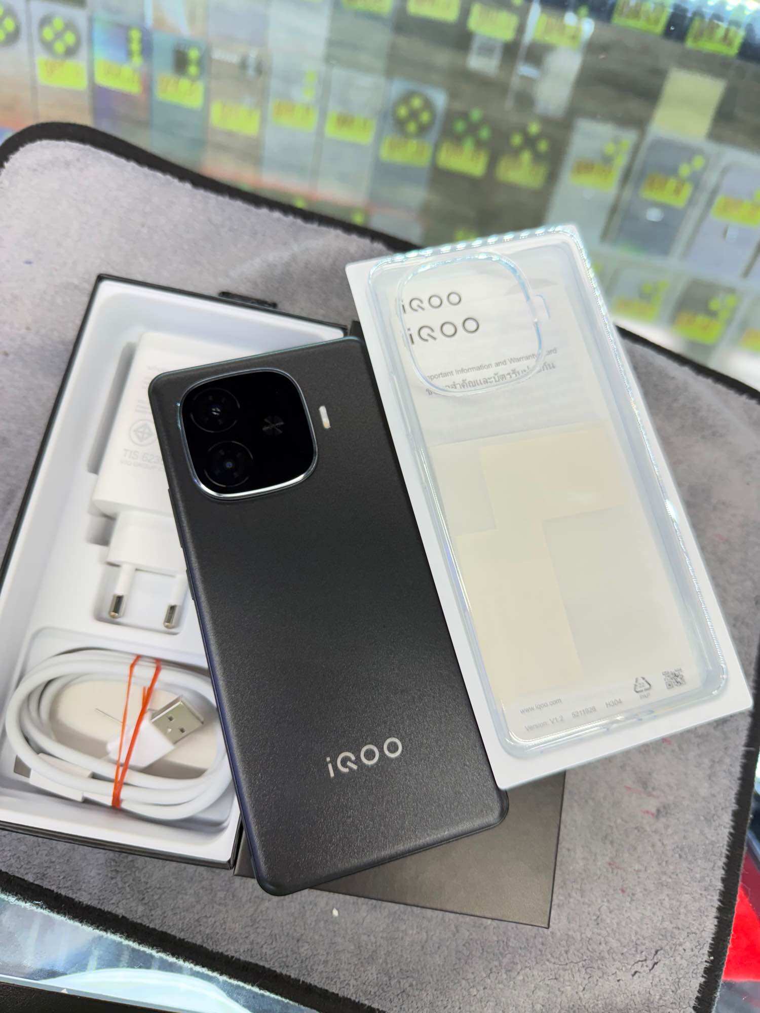 Iqooz9 5g, Ram 12Gb, Rom 256Gb, Is a Thai Center-Operated Device, in Beautiful Condition, Complete with All Accessories and Comes in the Original Box. ราคา 7,999 บาท*ส่งฟรี