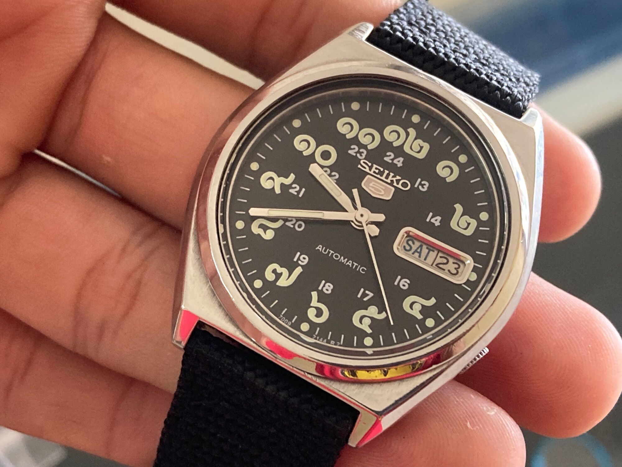 นาฬิกาข้อมือแฟชั่น Seiko 5 automatic 7009 แท้มือสอง สภาพใหม่ หน้าสีดำ