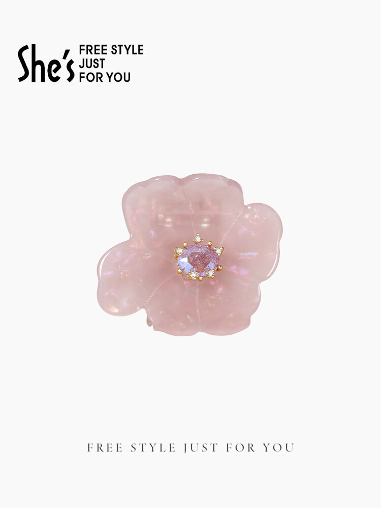 She's | Romantic Flower Hair Clip Medium ราคา 3,705 บาท*ส่งฟรี