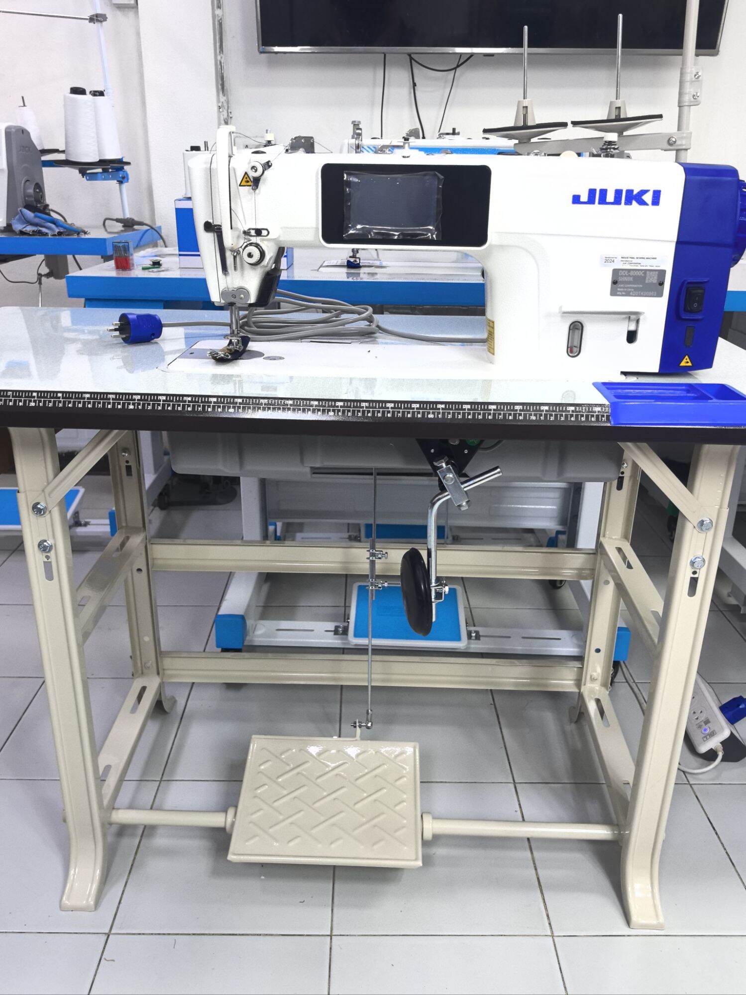 ใหม่ล่าสุด จักรเย็บคอมฯJUKI DDL-8000CSH (HEAVY DUTY) รุ่นเย็บหนา ระยะฐานยาว305mm มอเตอร์ไดเร็ค เสียงเงียบ ประหยัดไฟ ราคา 40,900 บาท*ส่งฟรี