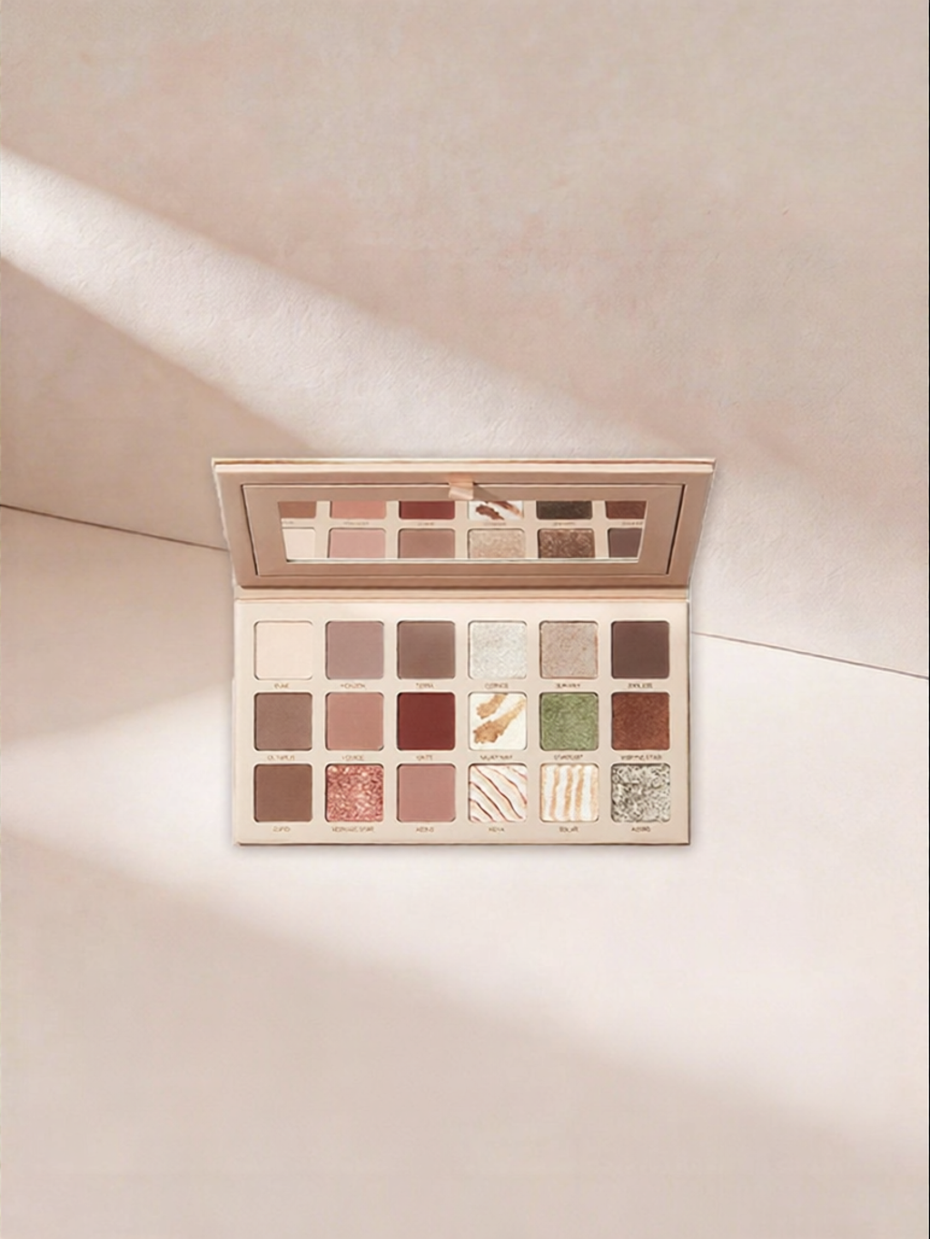 Heir Cosmetics | Glitter Retro Makeup Eyeshadow Palette ราคา 2,495 บาท*ส่งฟรี