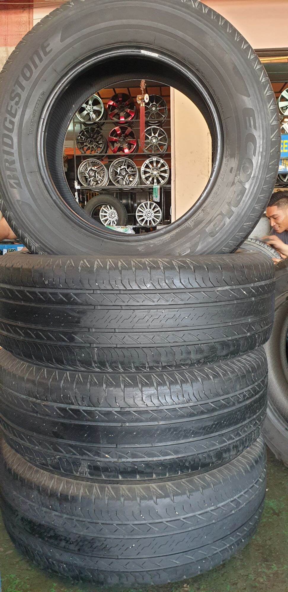 ยางเปอร์เซ็นต์ 265/65 r17🔰 Bridgestone ep850❤ สภาพดีใช้ได้ ไม่มีกินริม ✅ราคาเส้นละ 850 บาท➡️ ยางปี 15 ❇หากสนใจ กดคำสั่งซื้อ 1 เส้นต่อ 1 คำสั่งซื้อนะคะ❇