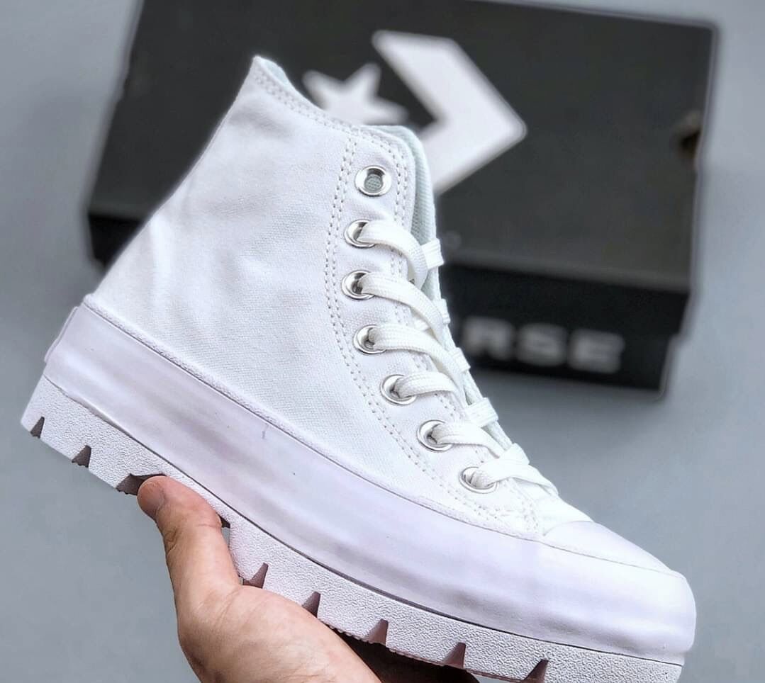รองเท้าผ้าใบใส่สบายจ้า Converse มีSize 36/37/38/39/40 ราคา 1,599 บาท*ส่งฟรี
