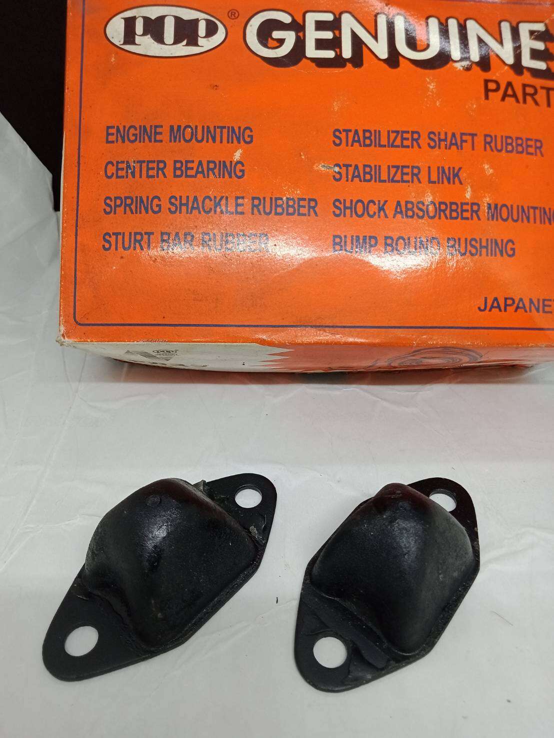 ยางกันกระแทกปีกนกบน มิตซูบิชิ สตารด้า 4X4 MITSUBISHI STRADA (4X4) ระหว่างน๊อต 7.5 ซม. กว้าง 4.2 ซม. สูง 3.5 ซม. ยาว 8.8 ซม. ราคา 2 ชิ้น 150 บาท ราคา 150 บาท*ส่งฟรี