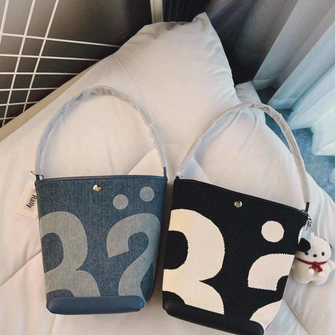 กระเป๋าrally movement 2สี new - ยี่ห้อ Rally Movement ราคา 6,000 บาท*ส่งฟรี