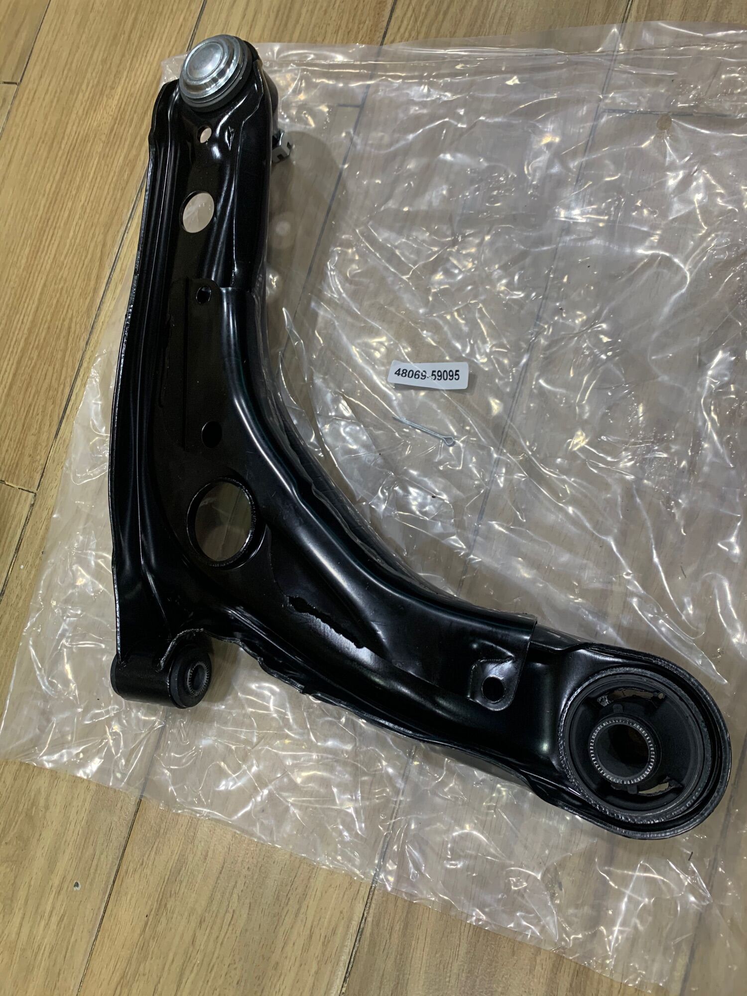 ปีกนกทั้งตัวพร้อมลูกหมาก ข้างขวา toyota Vios Yaris 2008-2013 สินค้าประกัน6เดือน 48068-59095