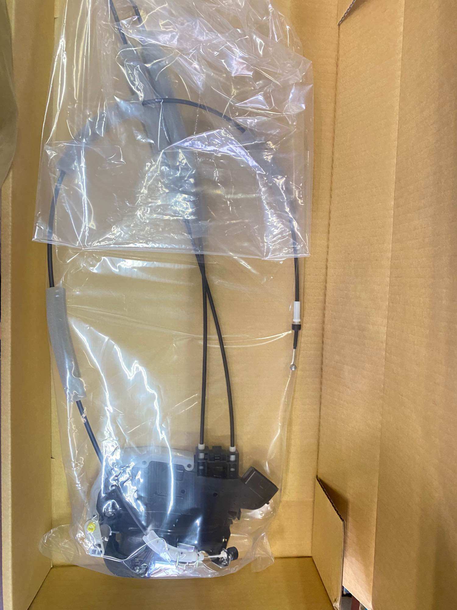 กลอนประตูNissan navara NP300 d23 อะไหล่แท้ราคาข้างละ ราคา 1,099 บาท*ส่งฟรี