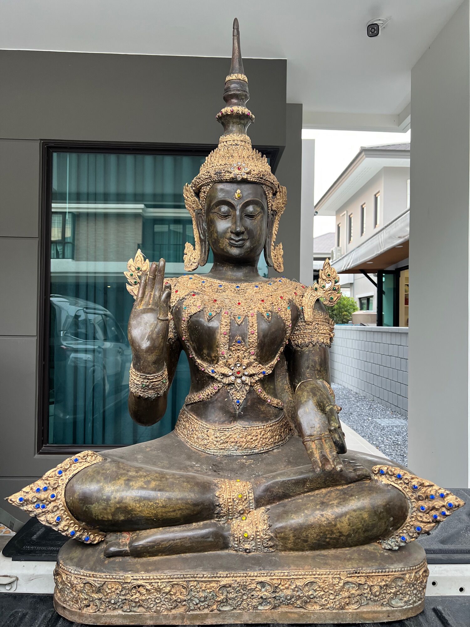 พระมหาจักรพรรดิ์ทรงเครื่อง หน้าตัก30นิ้ว เกศถอดได้ ราคา 69,000 บาท*ส่งฟรี