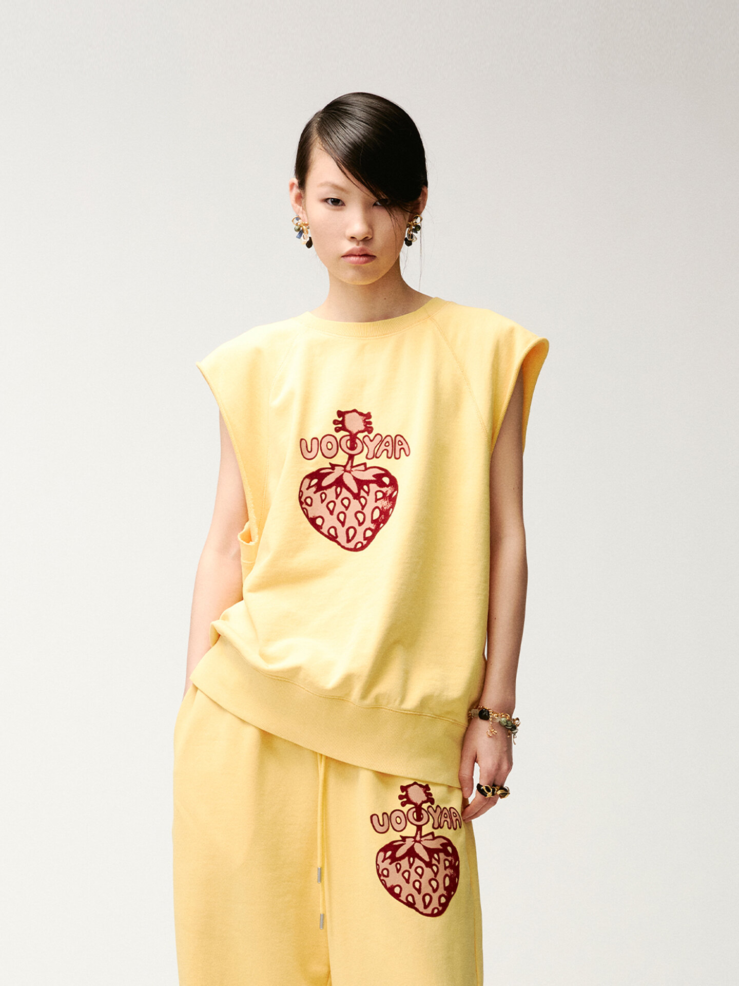 UOOYAA | Spring New Guitar and Strawberry Printed Vest ราคา 9,395 บาท*ส่งฟรี