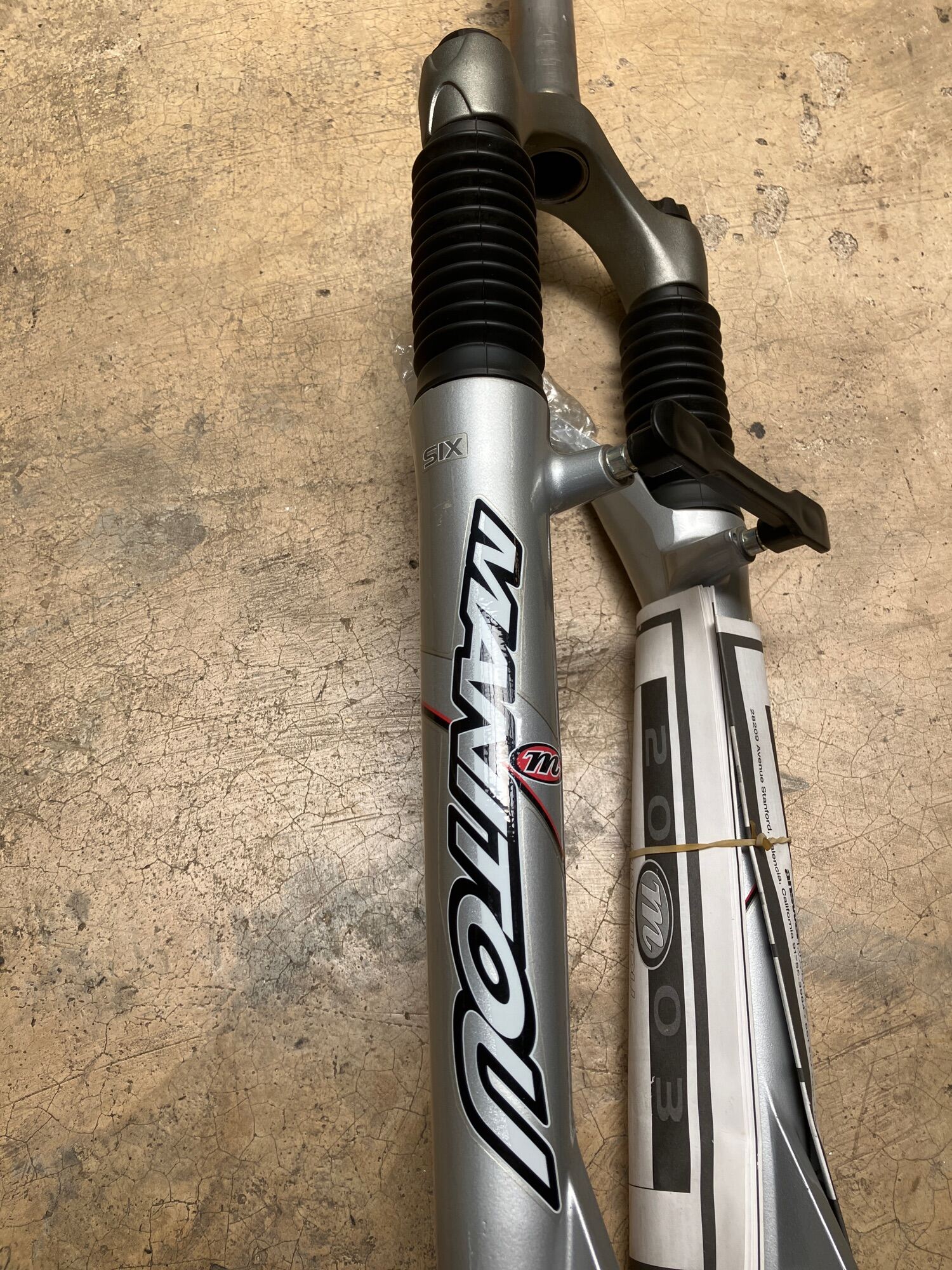 โช็คจักรยาน Manitou Six 26” วีเบรค & ดิสเบรค ซางตรง ขนาด 1 1