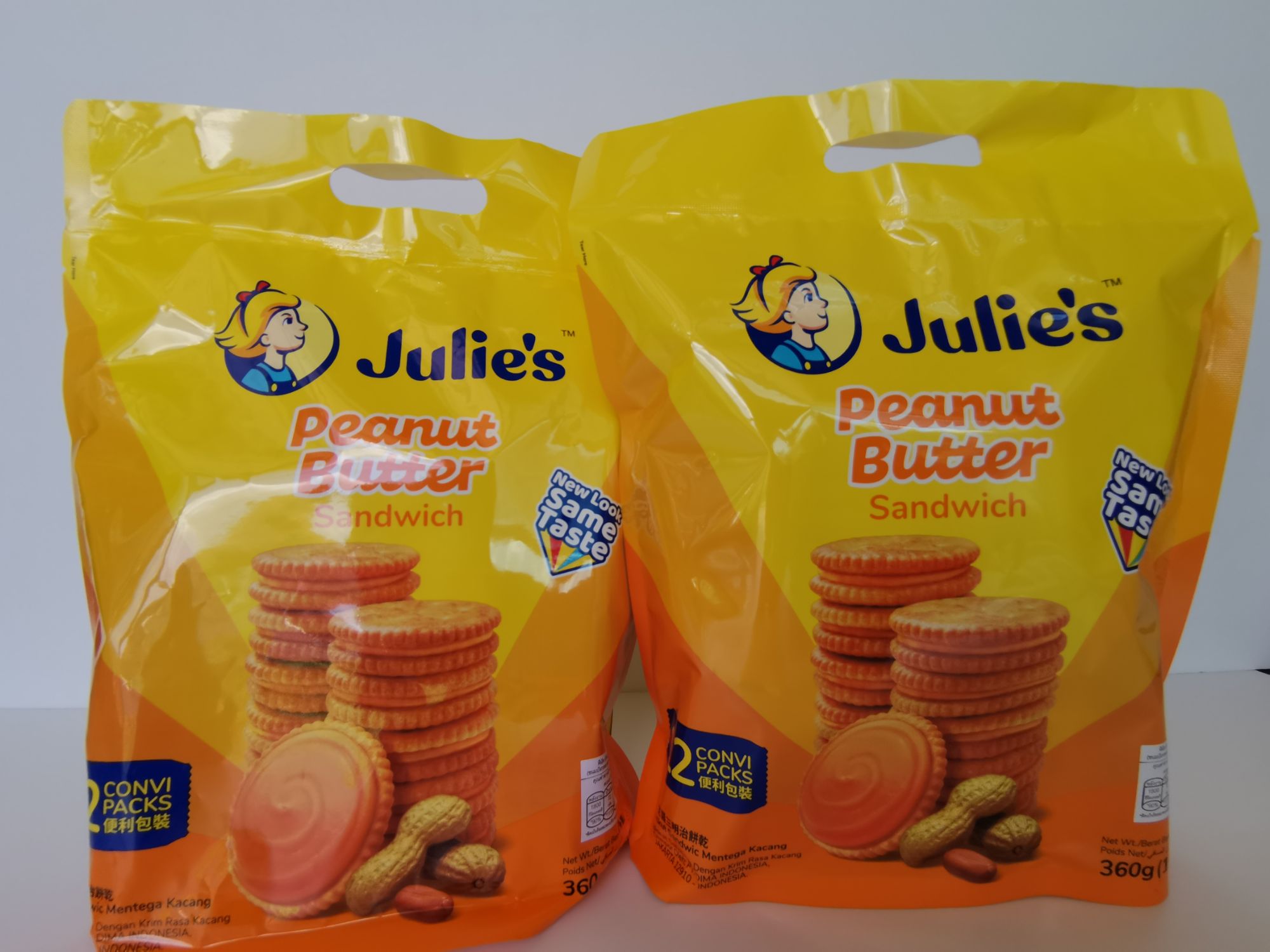 2 ห่อใหญ่ ขนมจูลี่ส์ พีนัท บัตเตอร์ บิสกิต สอดใส้เนยถั่ว ห่อใหญ่ 360g Julie& peanut butter biscu