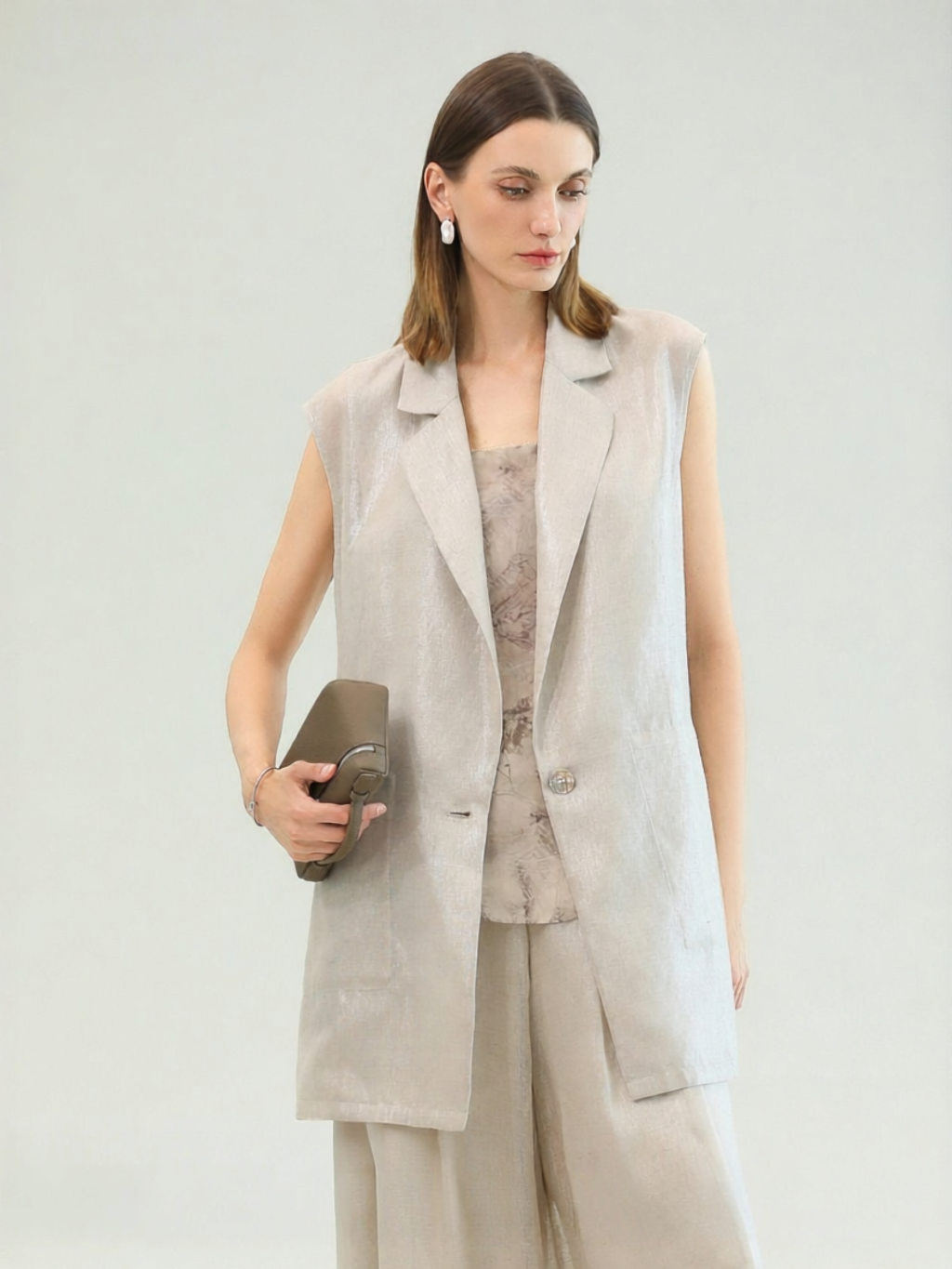 COCOBELLA | Stylish Turn-down Collar Sleeveless Mid-length Vest ราคา 6,927 บาท*ส่งฟรี
