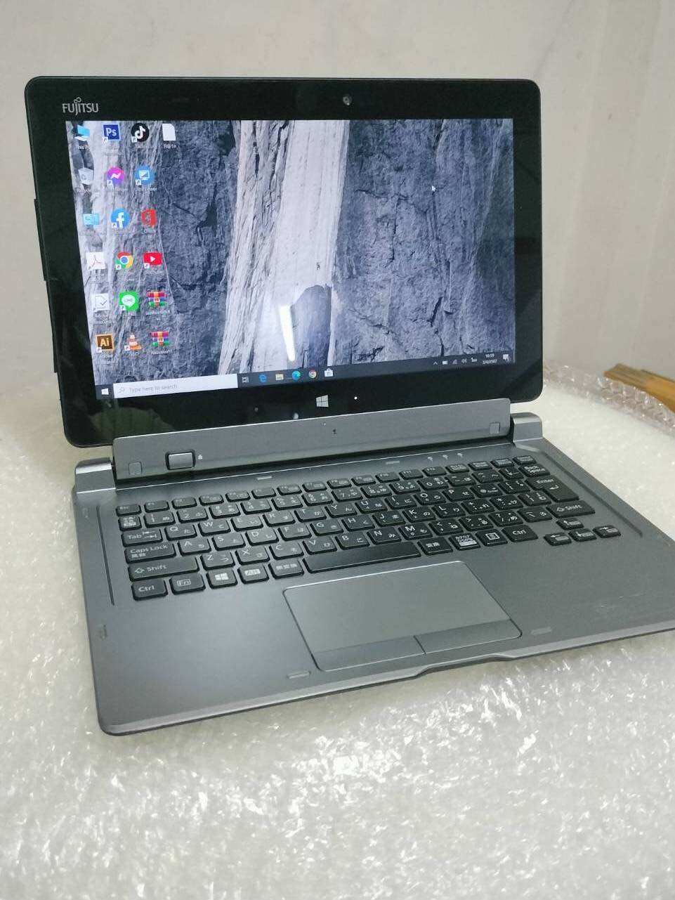 แท็บเล็ต 2in1พร้อมคีย์บร์อด Fujitsu ArrowsTab Q665/M Intel CoreM-5Y31(RAM:8GB/SSD:128GB) ขนาด11.6นิ้ว ราคา 3,990 บาท*ส่งฟรี