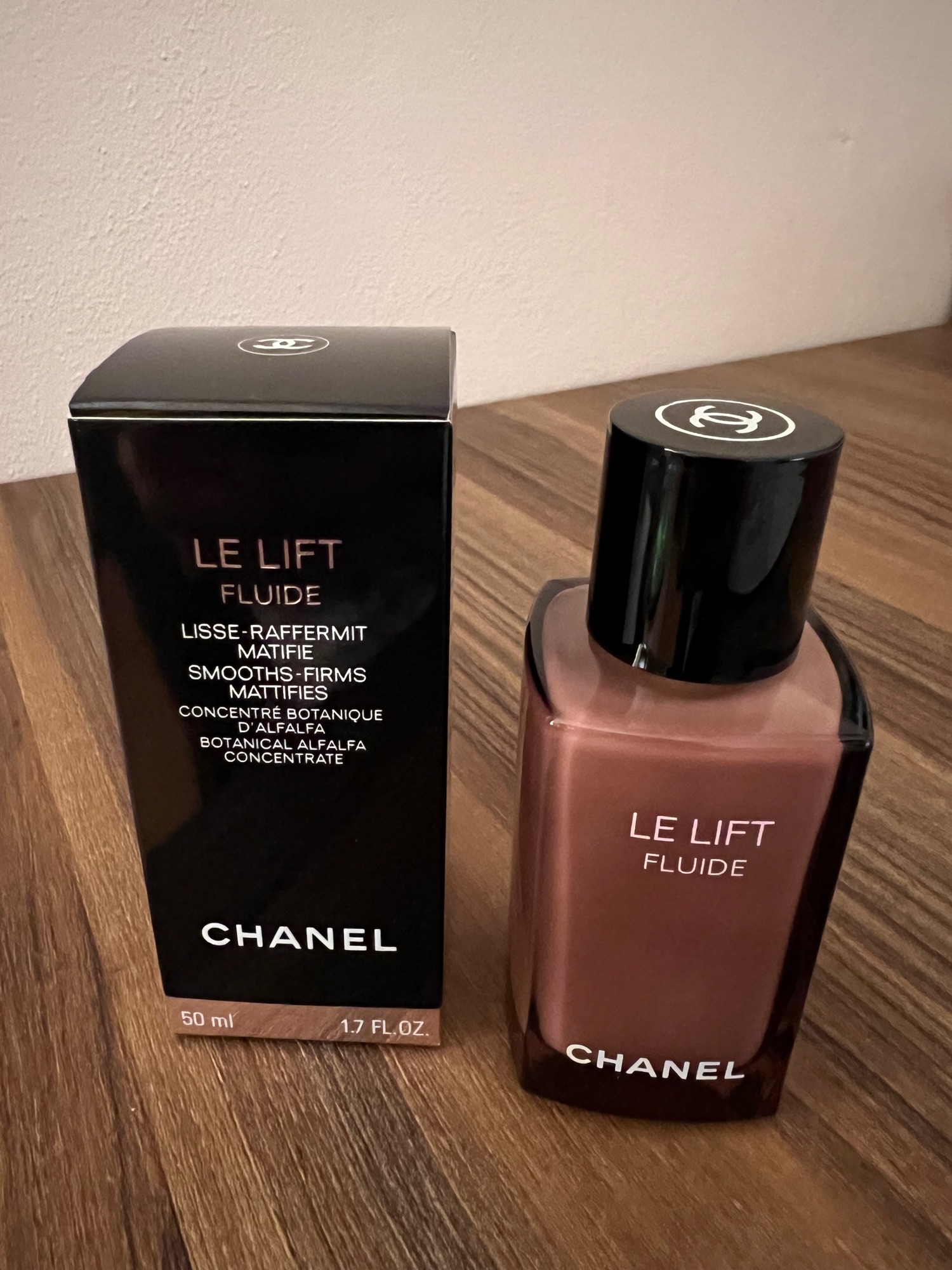 เซรั่มยกกระชับ Chanel Le lift fluid