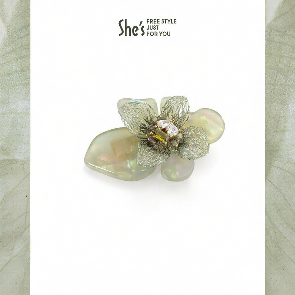 She's | Natural Style Gradient Color Floral Embroidery Side Clamp ราคา 3,043 บาท*ส่งฟรี