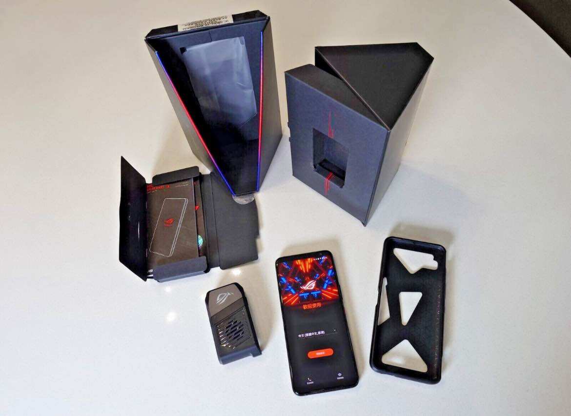 ASUS ROG Phone 3 256gb 8g ram Dual Sim UNLOCKED ราคา 9,000 บาท*ส่งฟรี