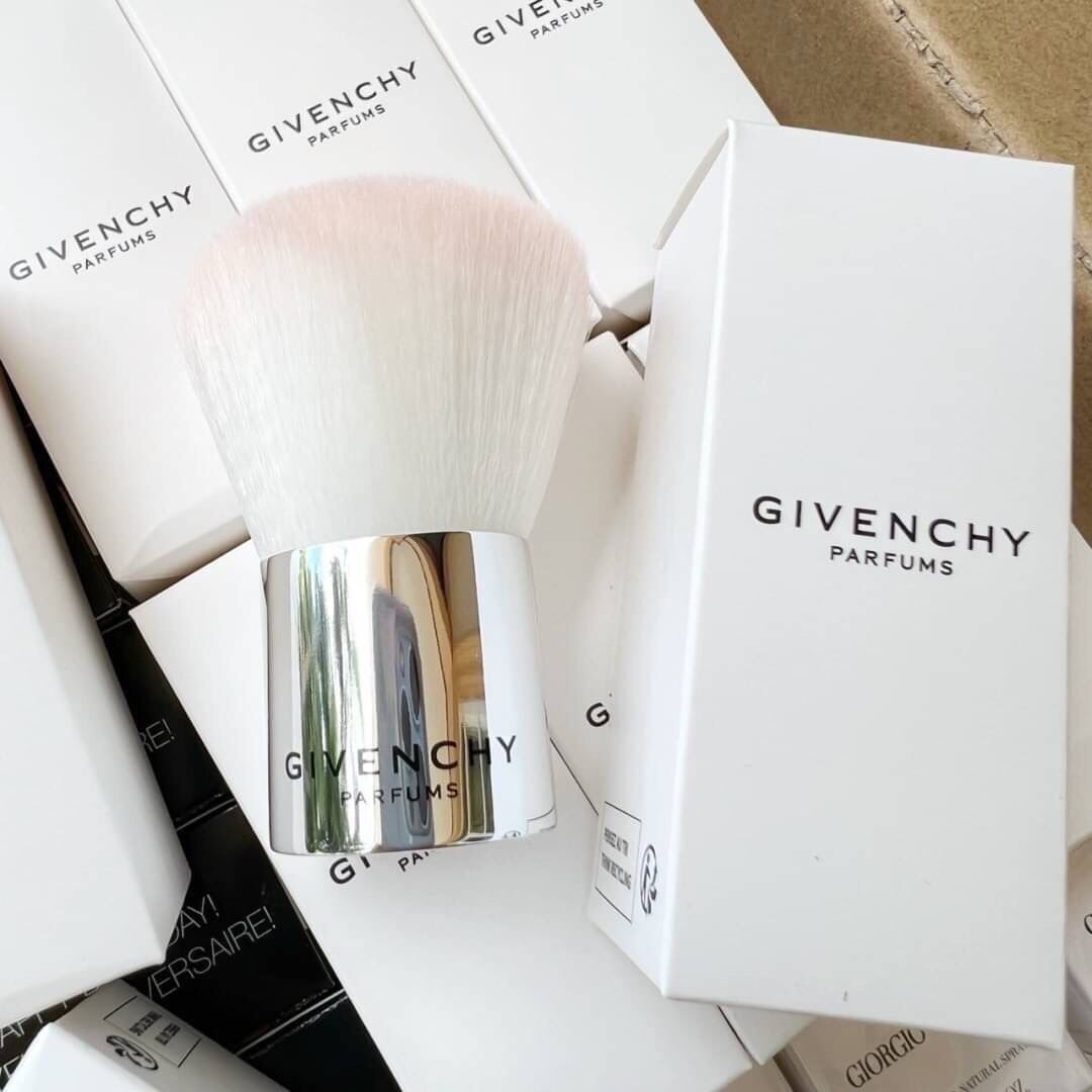 Givenchy kabuki discount brush