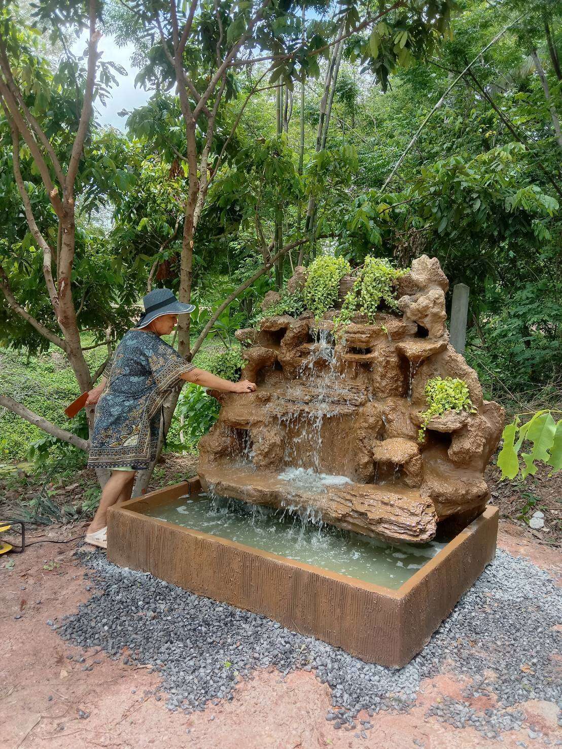 Waterfall Curtain, Waterfall in Front of the House, Feng Shui Waterfall, Natural Stone Fountain with Beautiful Plant Decorations. ราคา 48,000 บาท*ส่งฟรี