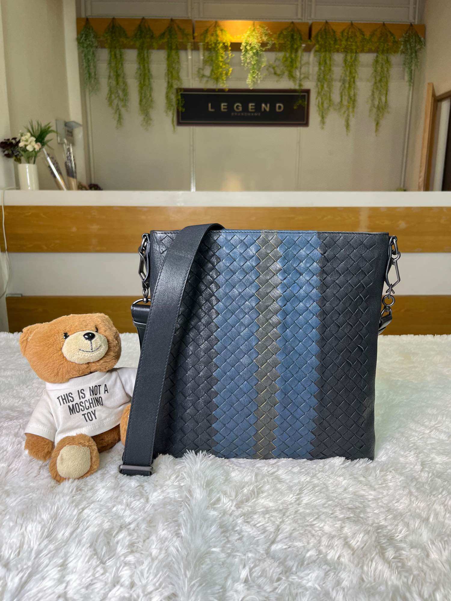 Messenger classic - ยี่ห้อ Bottega Veneta ราคา 15,800 บาท*ส่งฟรี