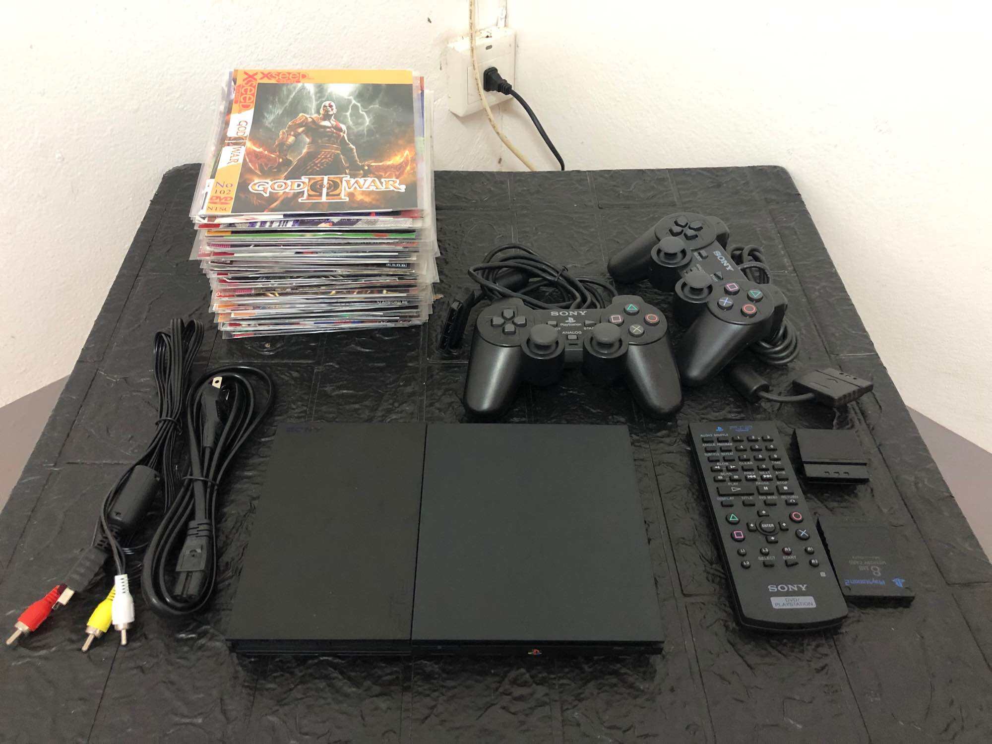 ps4 pro + 2 controles+ 4 jogos - Videogames - Centro, Florianópolis  1245397556