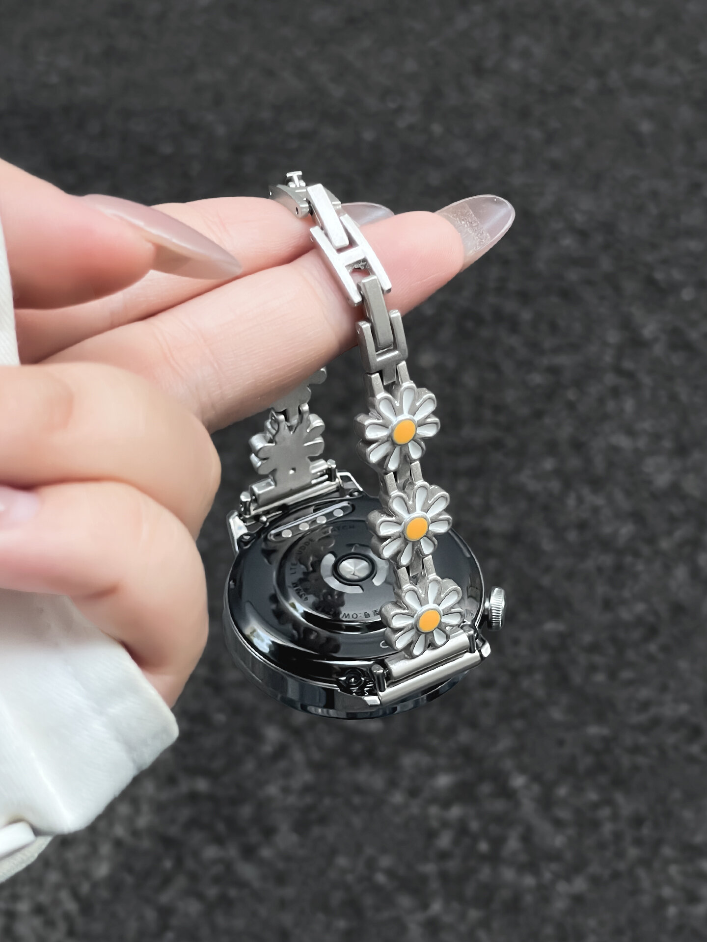 psnld | Fashionable Metal Daisy Watch Strap For Summer New Design High Aesthetic Sport Female Trendy Niche ราคา 348 บาท*ส่งฟรี