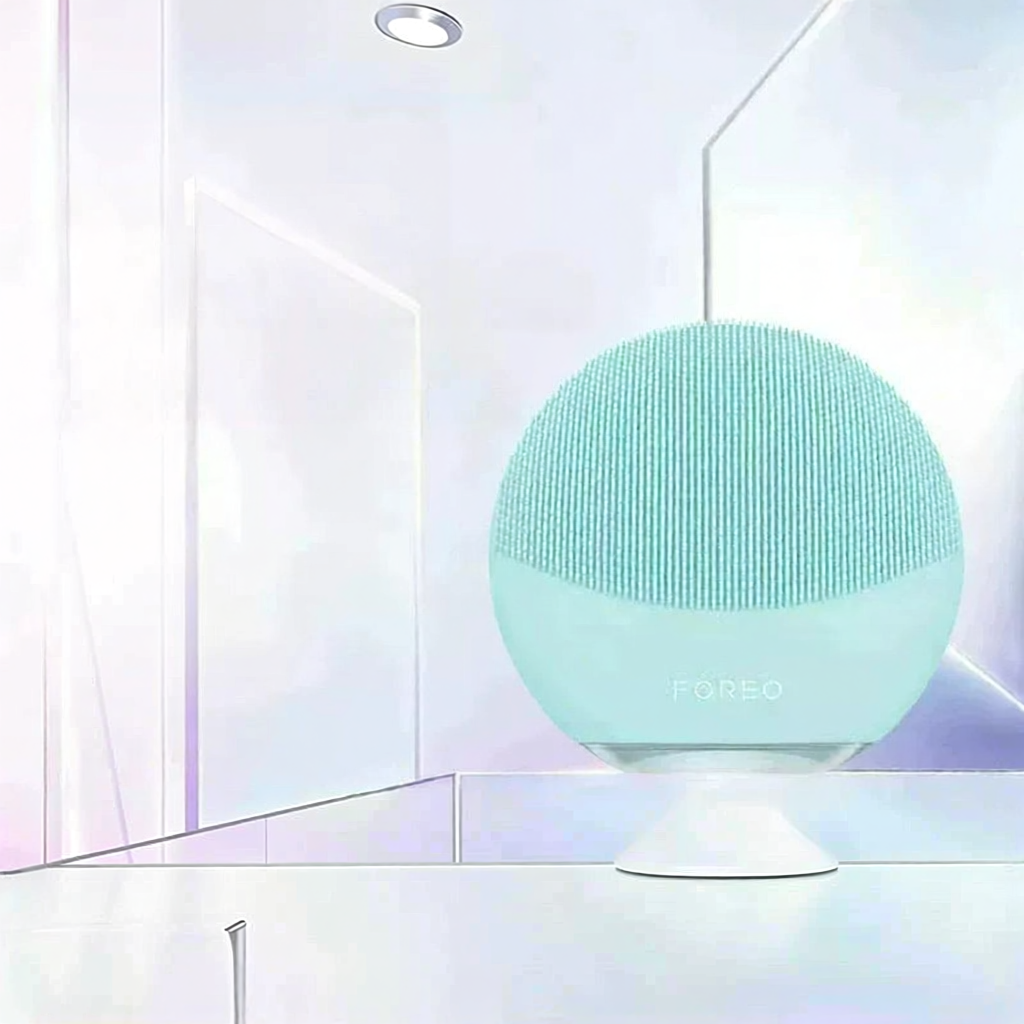 FOREO | Silicone Pore Cleaning Facial Cleansing Device ราคา 7,273 บาท*ส่งฟรี