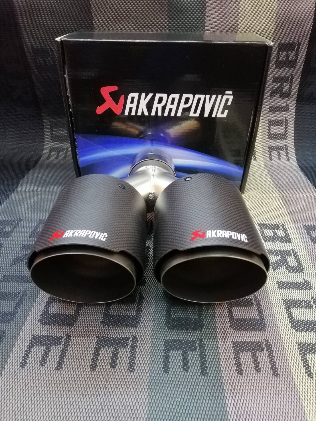 ปลายท่อ AKRAPOVIC  ปลายคู่ หัวเปิด ฝั่งเข้า 2.5นิ้ว ฝั่งออก 7.5นิ้ว