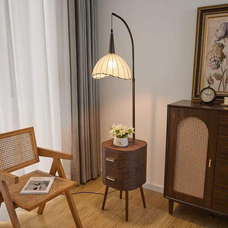 ZHUOLESHI | Vintage American Style Living Room and Bedroom Floor Lamp ราคา 3,224 บาท*ส่งฟรี