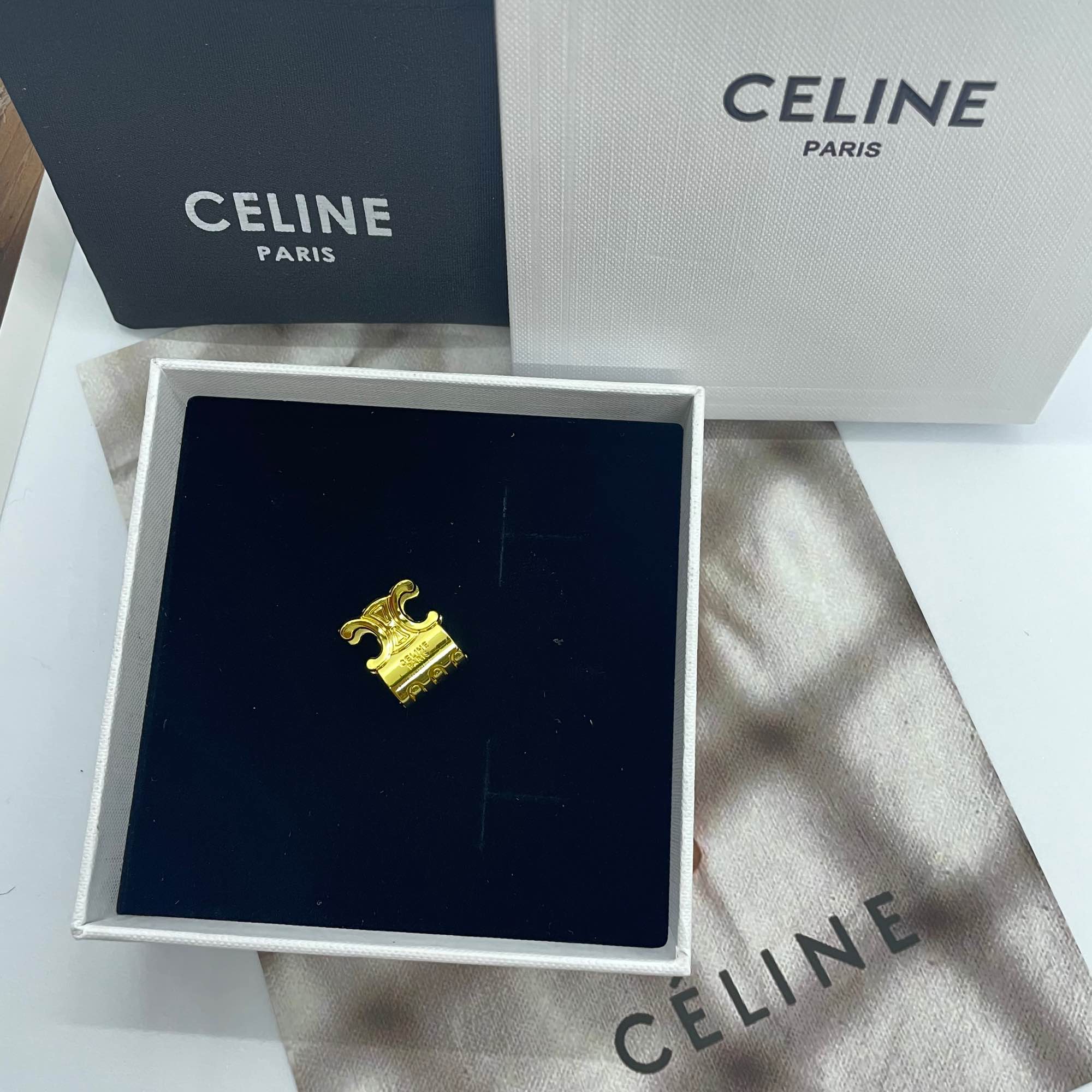 CELINE Mini Triomphe Claws in Brass with gold มาแล้วว กิ๊บหนีมผมโลหะสี