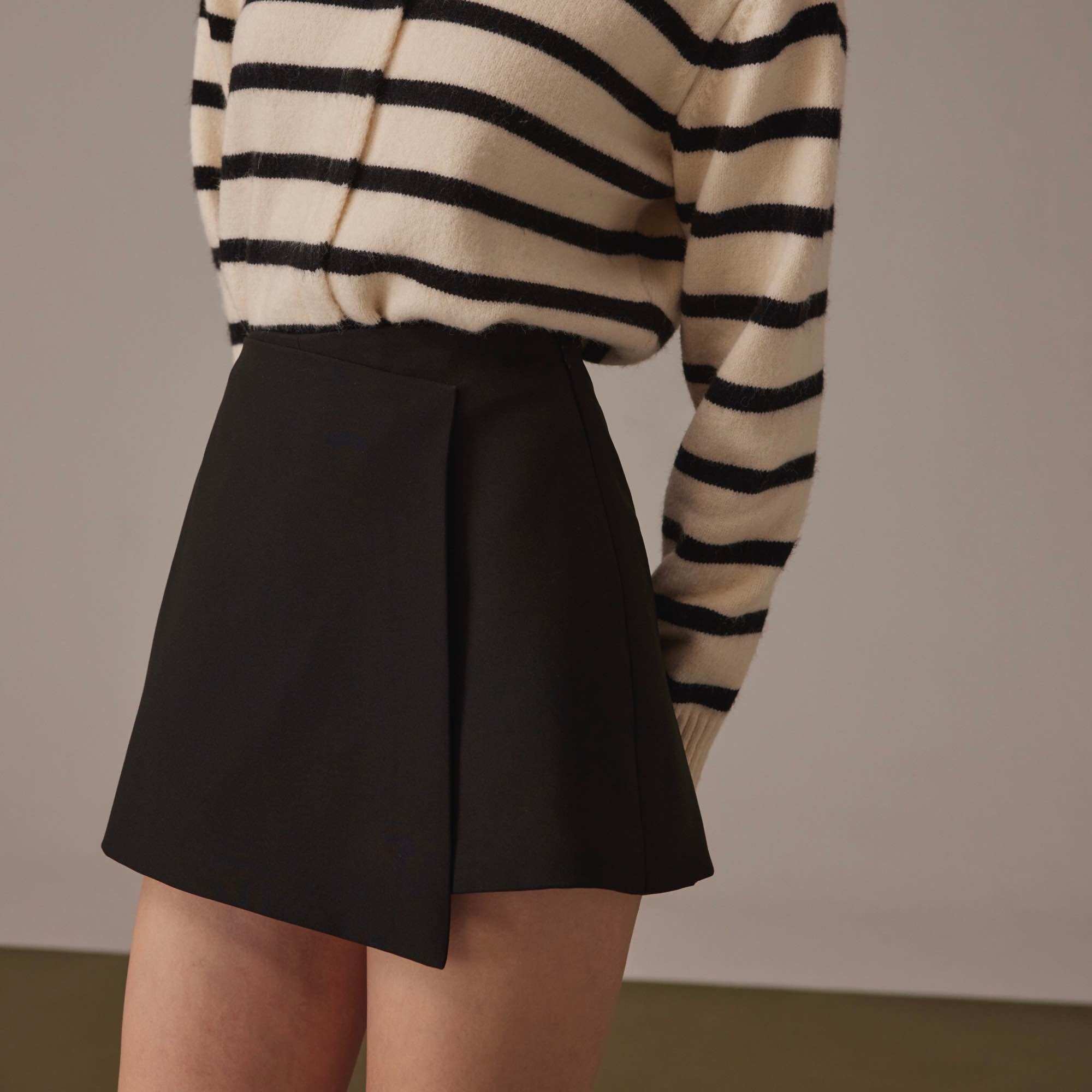 HOWDYCLOUDS - MICHE SKORTS ราคา 2,190 บาท*ส่งฟรี