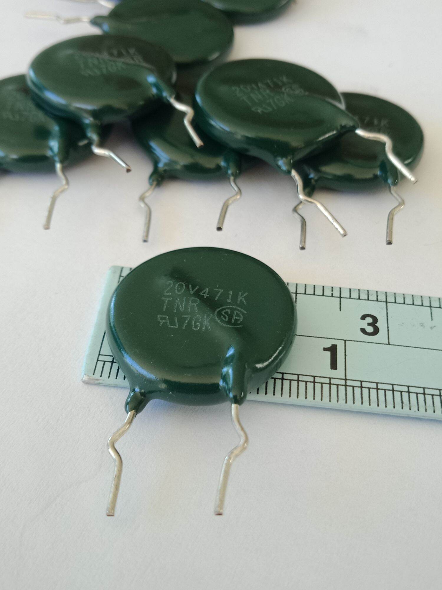 Varistor TNR 20V471K Nipon Chemicon(แพ็ค1ตัว)วาริสเตอร์ป้องกันไฟเกิน