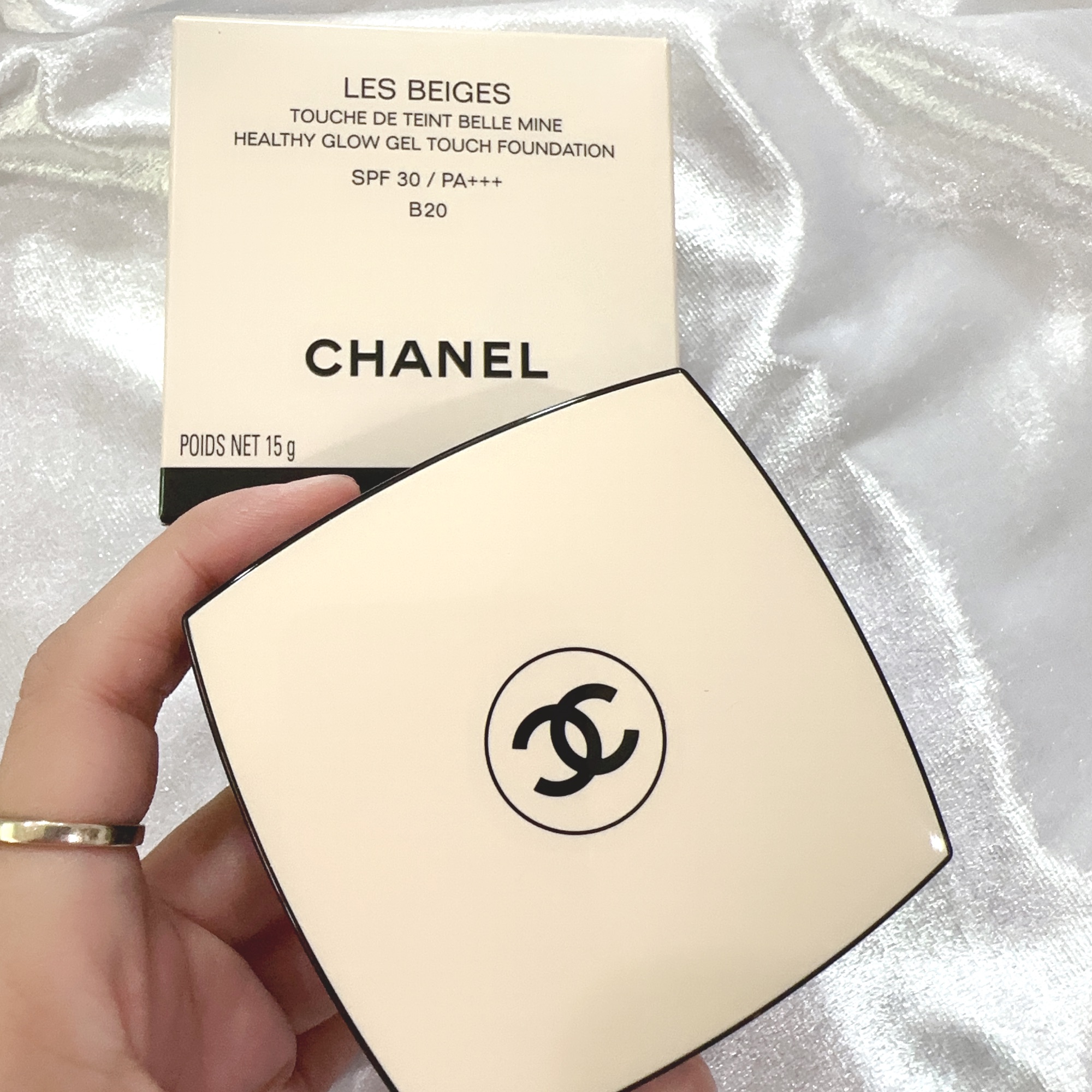 Chanel Les Beiges Healthy Glow Touch Foundation No. 30 NEW&BOXED