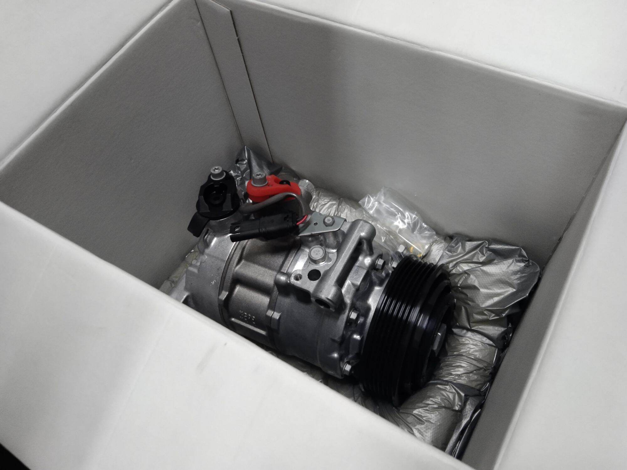 BMW/F20/F21/F30/F31/ Genuine airconditioner compressor Nippon Denso