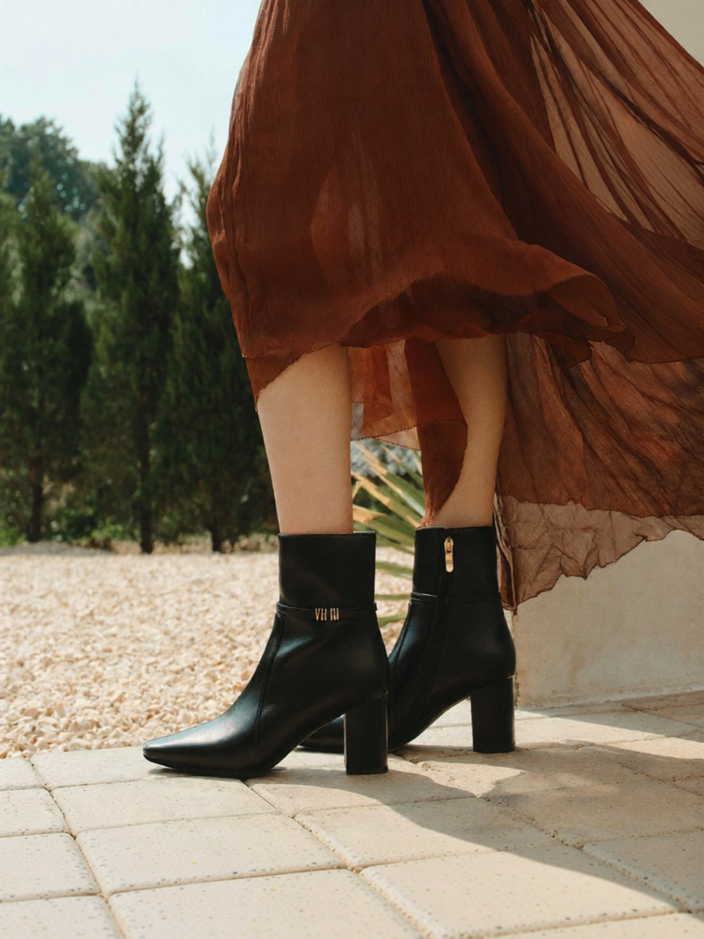 73hours | Pointed Toe Slimming High Heel Short Boots ราคา 8,157 บาท*ส่งฟรี