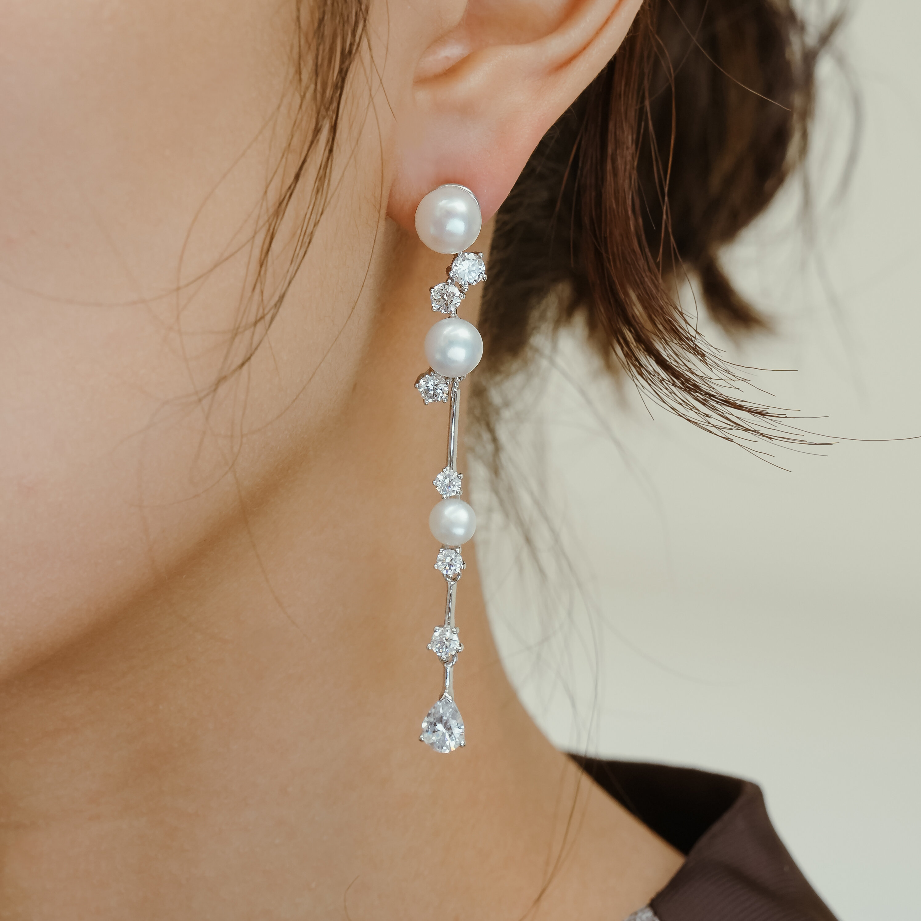 Glintz Tear Drop ต่างหูระย้า มุกน้ำจืดแท้ เงินแท้ ฝังเพชร cubic zirconia M ยาว 6.7 cm ราคา 2,800 บาท*ส่งฟรี