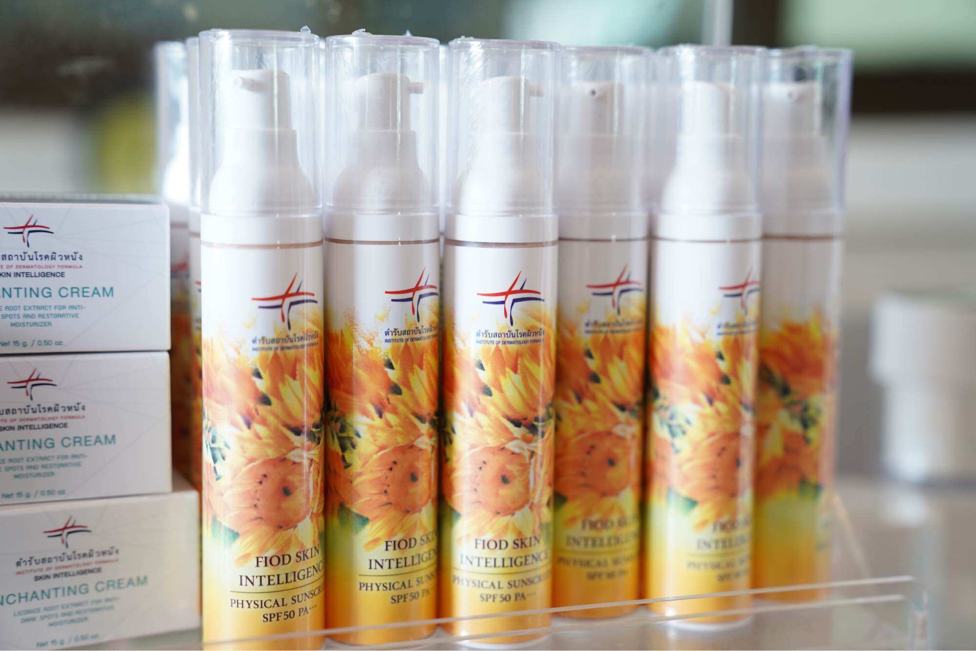 🔥 Sunscreen Spf50. Sunscreen Is Suitable for People with Acne. ราคา 425 บาท*ส่งฟรี