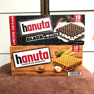 สินค้า Ferrero Hanuta Wafer Filled with Hazelnut Chocolate Cream ฮานูตะ เวเฟอร์กรอบสอดไส้ช็อกโกแลตเฮเซลนัท