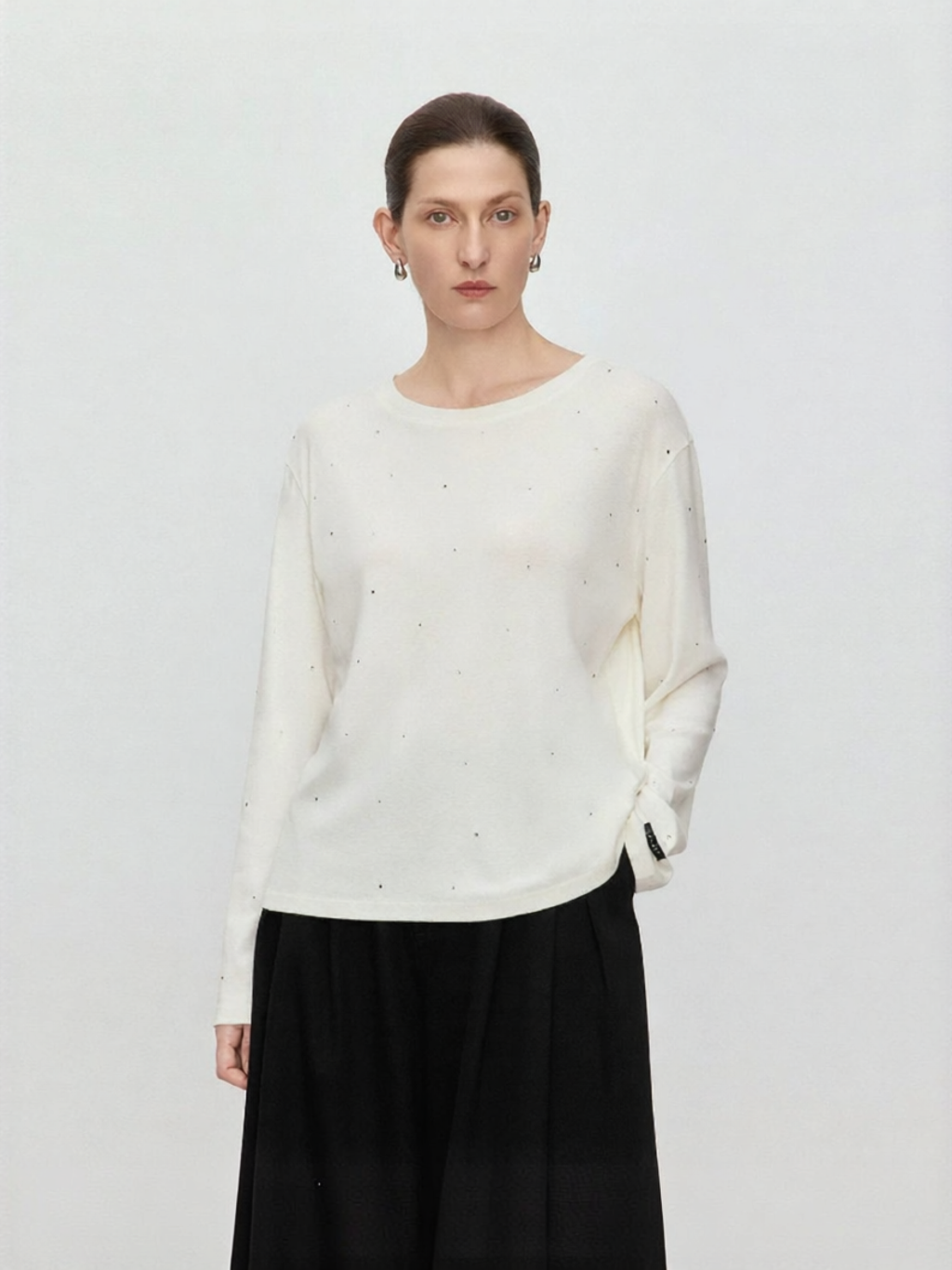 URLAZH | Simplicity White Round Neck Loose T-Shirt ราคา 6,999 บาท*ส่งฟรี