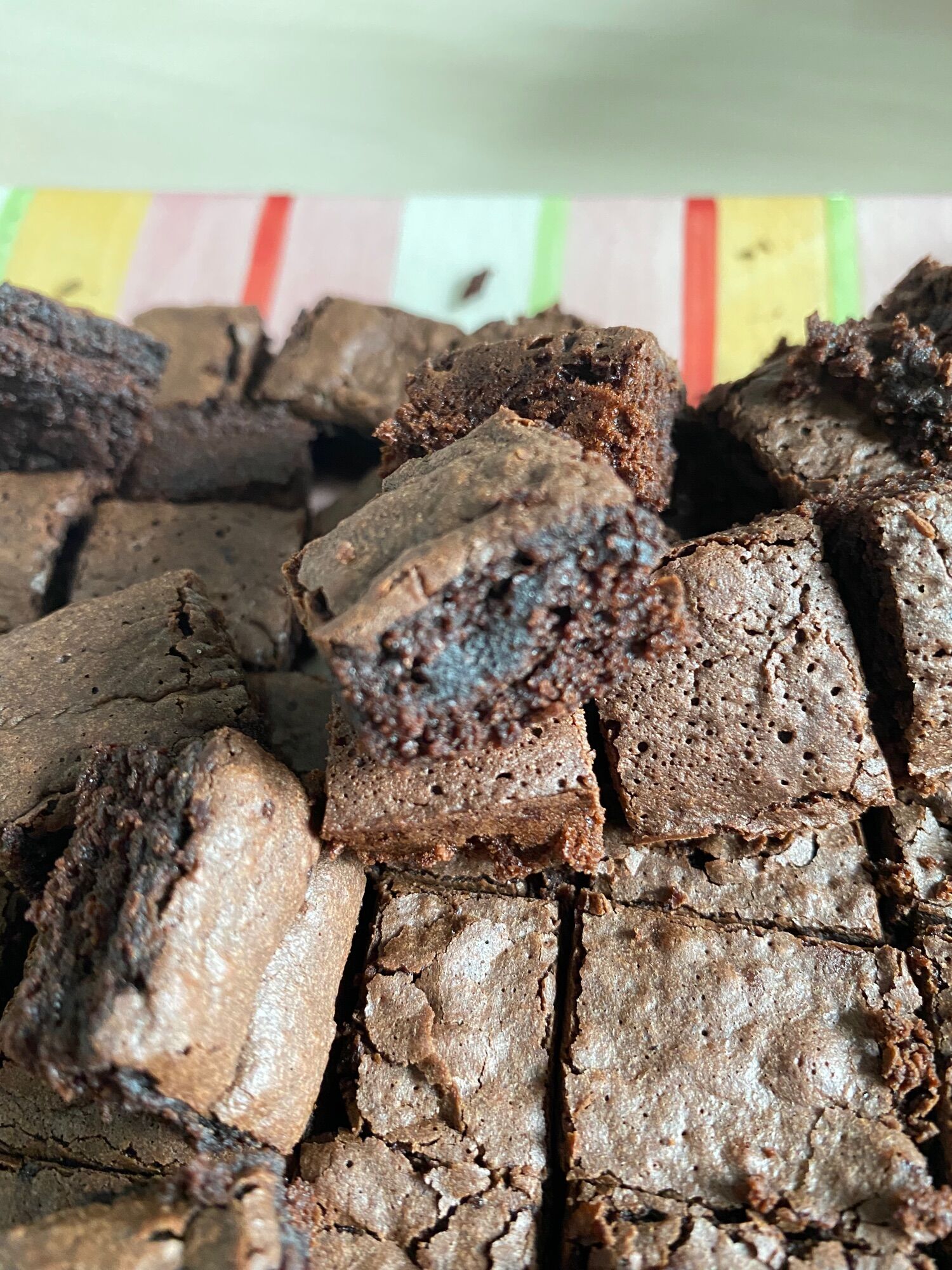 บราวนี่เนื้อหนึบ fudge brownies ขนาดถาด 7x7 นิ้ว 64 ชิ้น Lazada.co.th