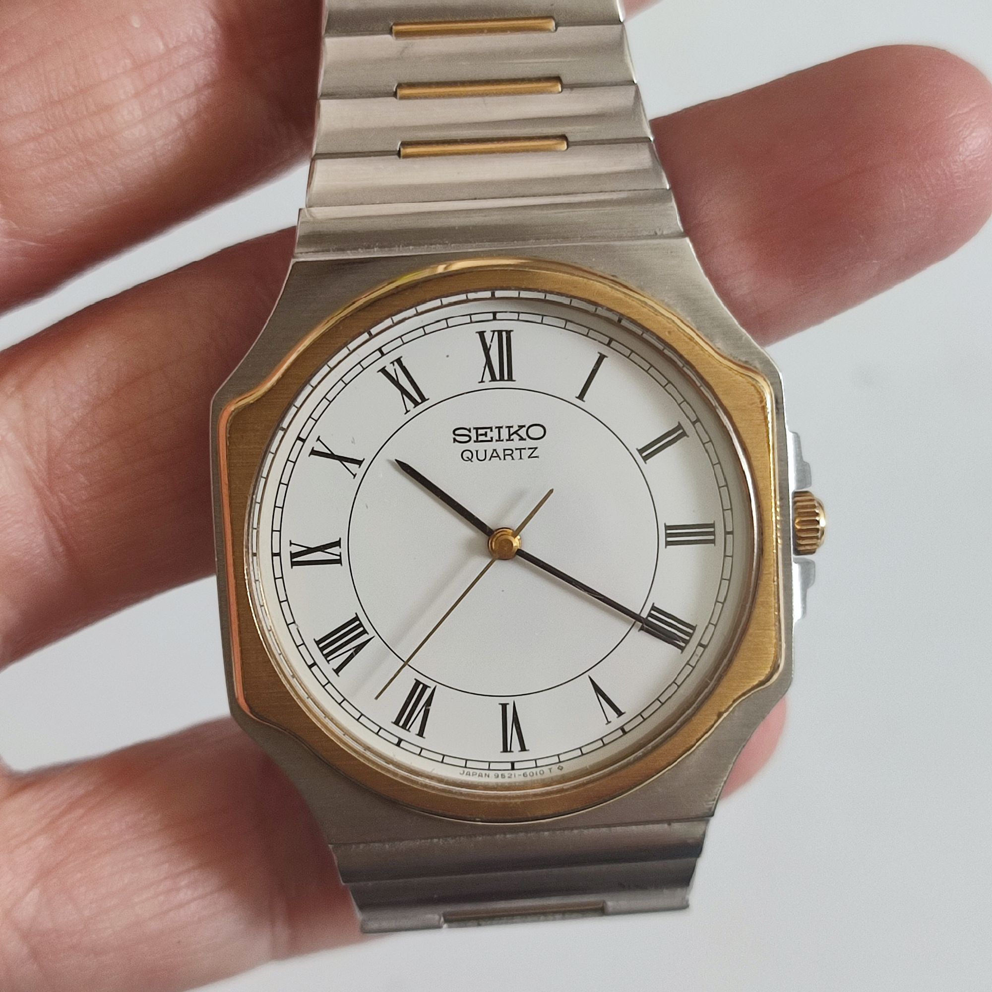นาฬิกา Vintage Seiko 2กษัตริย์ หน้าขาว หลักโรมัน มือสองของแท้ จากญี่ปุ่น  เรียบแอบหรู ระบบ Quartz กระจกใส สภาพสวย 