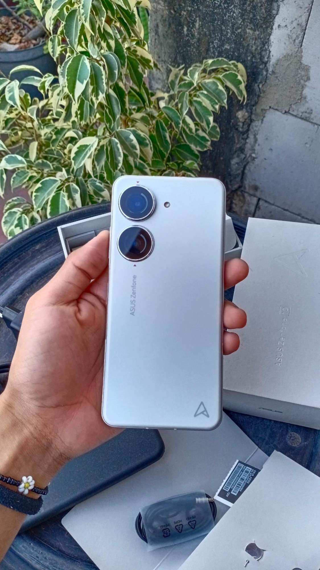 ASUS Zenfone 10 RAM: 8GB/16GB ราคา 8,000 บาท*ส่งฟรี