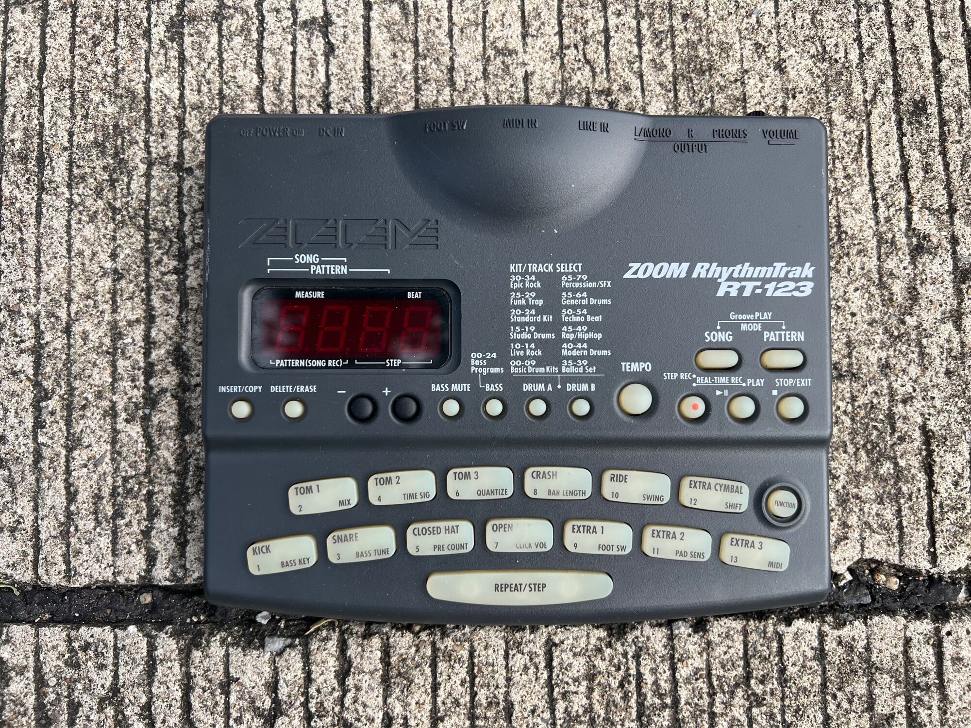 ZOOM RhythmTrak RT-123 リズムマシーン - ラジオ・コンポ