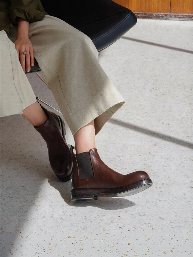 JUNBO | Fashionable Retro Women's Boots Water Washed Leather Chelsea Boots ราคา 10,085 บาท*ส่งฟรี