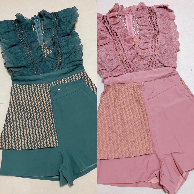 ชุดเซ็ทเสื้อลูกไม้ผ่าหน้า แต่งระบาย + กางเกงขาสั้น 💕งานป้าย Valley Girl