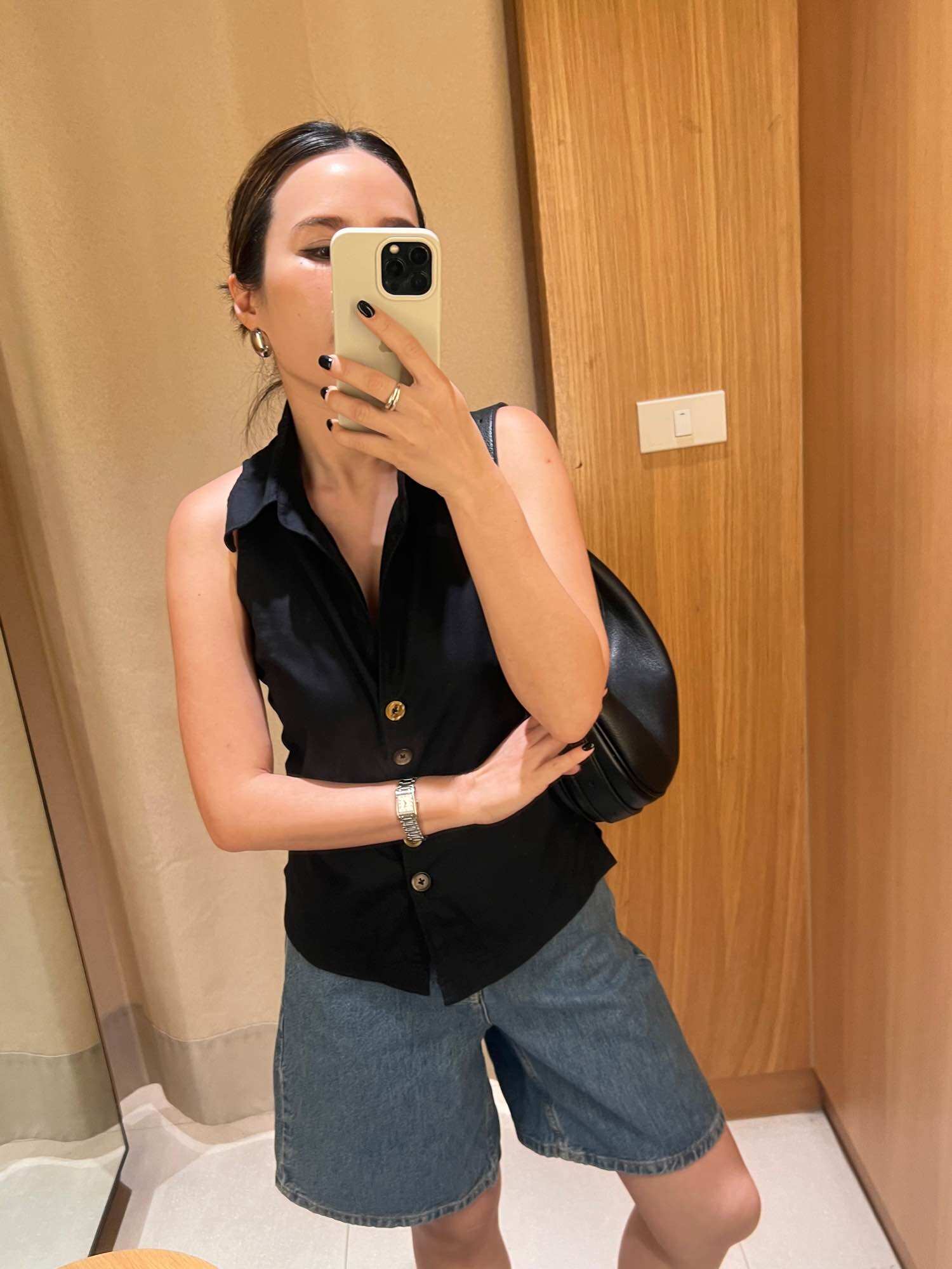 Hers Martin Top - Sleeveless Shirt with Collar. ราคา 805 บาท*ส่งฟรี