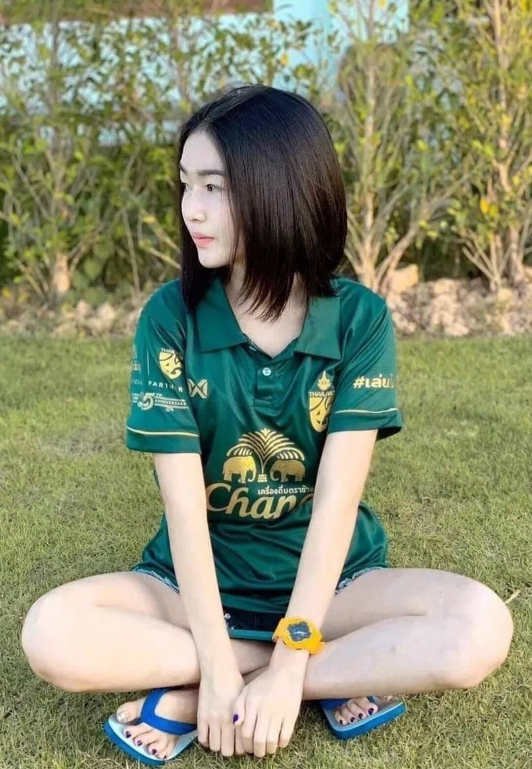 เสื้อบอลทีมชาติไทย สีเขียวเข้ม แดง ขาว ดำ ขนาดฟรีไซด์ อก32-36 นิ้ว