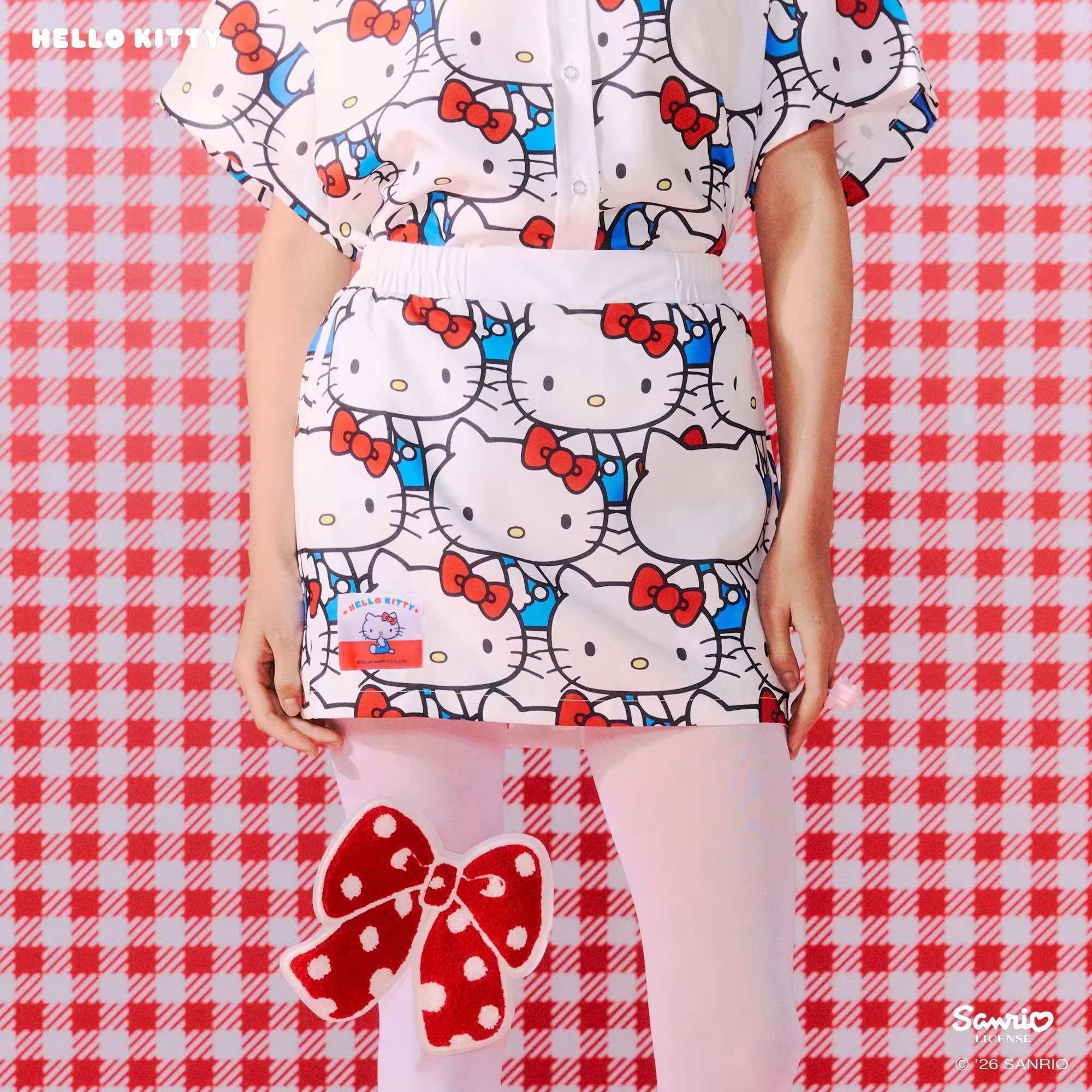 🤍 ❤️ New+Ready to Ship 🤍 ❤️ Endless Brand Skirt ♾️ Holiday X Kitty 🤍 Cute Pattern, Beautiful to Wear, Good Fabric, Comfortable to Wear. 📸 Take Beautiful Photos ราคา 2,890 บาท*ส่งฟรี